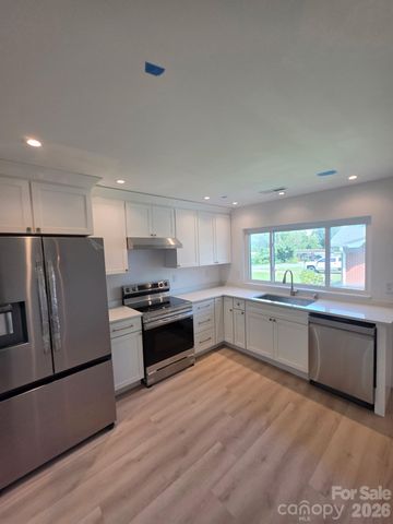 108 Maplewood Knoll Drive 14, East Flat Rock, NC 28726