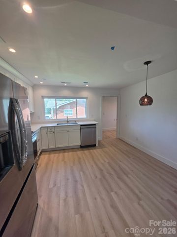 108 Maplewood Knoll Drive 14, East Flat Rock, NC 28726