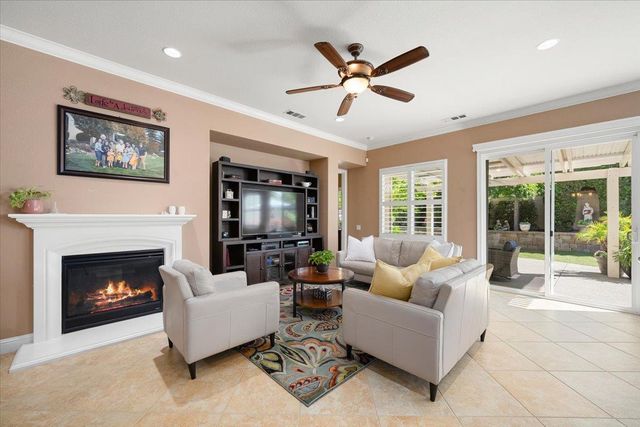 2294 Langtree Dr, Roseville, CA 95747