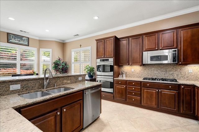 2294 Langtree Dr, Roseville, CA 95747