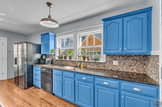 1272 SW Lakeside DR, Topeka, KS 66604