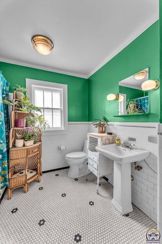 1272 SW Lakeside DR, Topeka, KS 66604