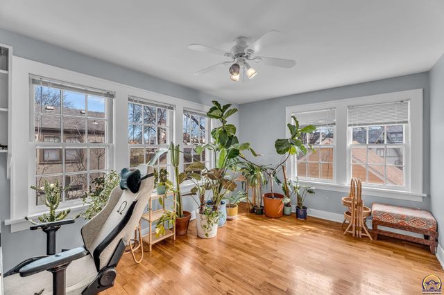 1272 SW Lakeside DR, Topeka, KS 66604