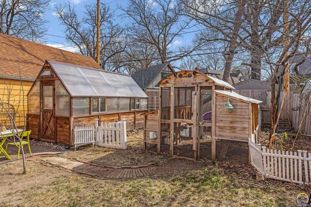 1272 SW Lakeside DR, Topeka, KS 66604