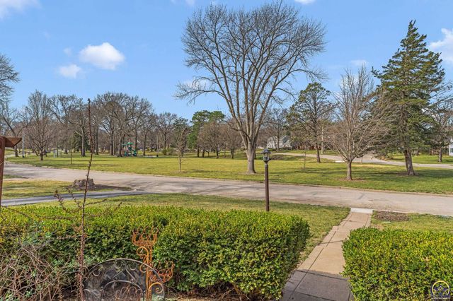 1272 SW Lakeside DR, Topeka, KS 66604