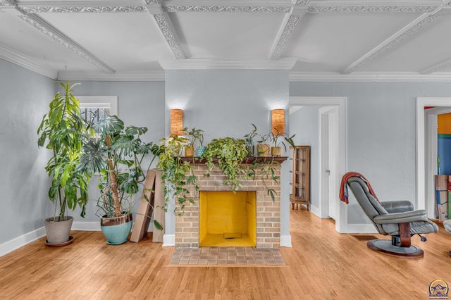 1272 SW Lakeside DR, Topeka, KS 66604