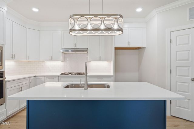 1600 Gathering Park Circle 202, Cary, NC 27519