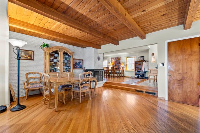 27052 W Lakeview Drive S, Lake Barrington, IL 60084