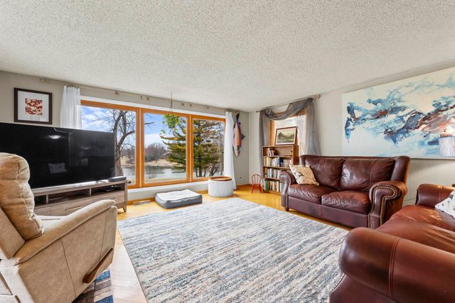 27052 W Lakeview Drive S, Lake Barrington, IL 60084