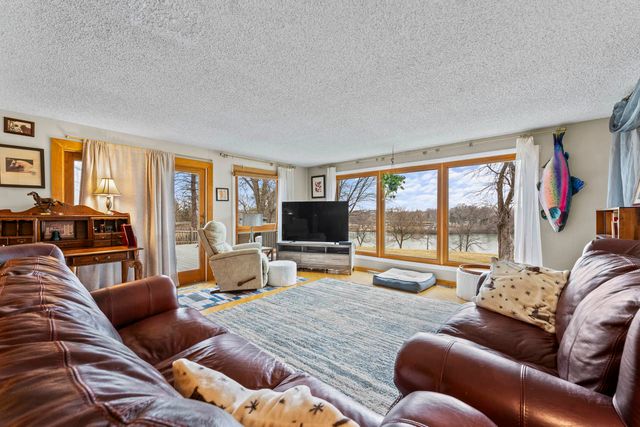 27052 W Lakeview Drive S, Lake Barrington, IL 60084