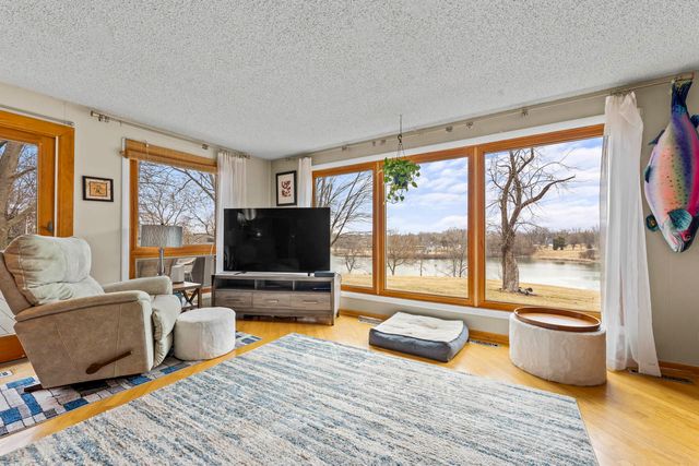 27052 W Lakeview Drive S, Lake Barrington, IL 60084