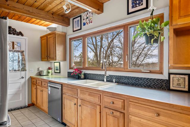 27052 W Lakeview Drive S, Lake Barrington, IL 60084