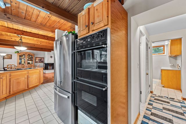 27052 W Lakeview Drive S, Lake Barrington, IL 60084