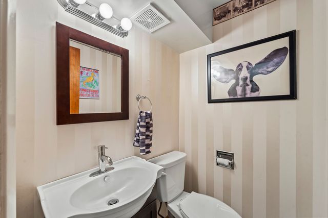 27052 W Lakeview Drive S, Lake Barrington, IL 60084