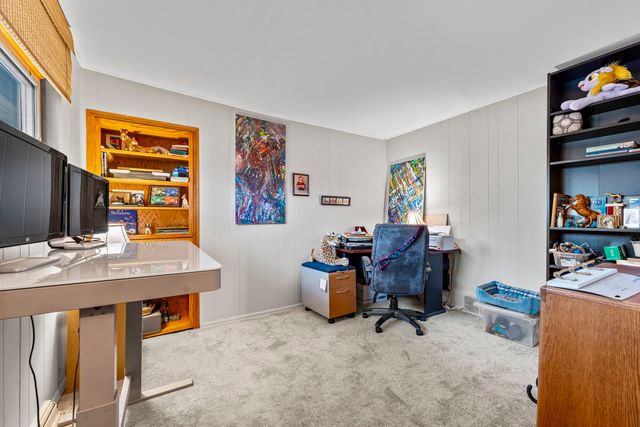 27052 W Lakeview Drive S, Lake Barrington, IL 60084