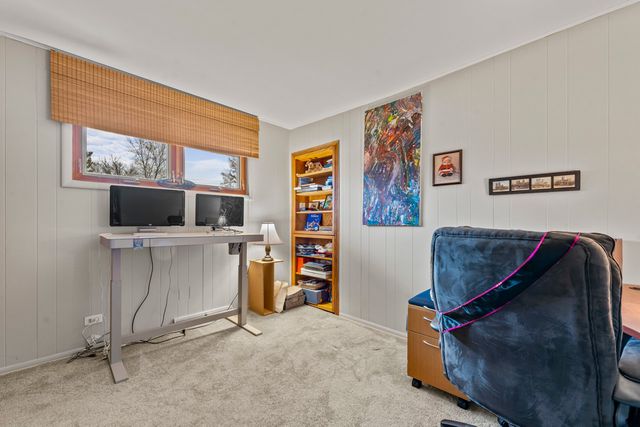 27052 W Lakeview Drive S, Lake Barrington, IL 60084