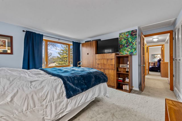 27052 W Lakeview Drive S, Lake Barrington, IL 60084