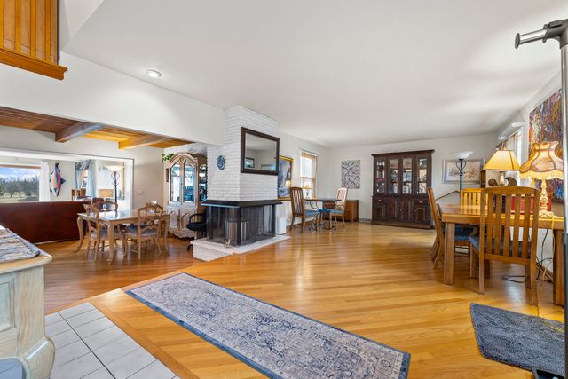 27052 W Lakeview Drive S, Lake Barrington, IL 60084