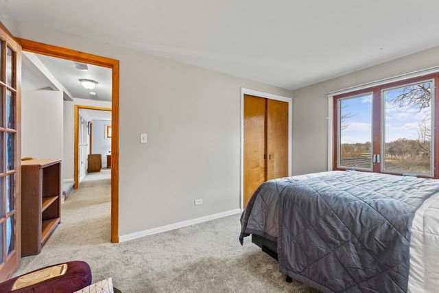 27052 W Lakeview Drive S, Lake Barrington, IL 60084