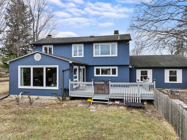 27052 W Lakeview Drive S, Lake Barrington, IL 60084