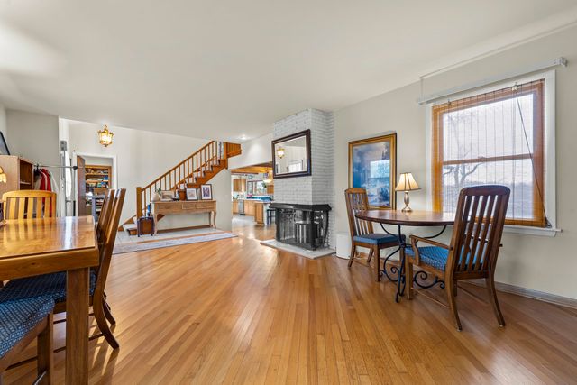 27052 W Lakeview Drive S, Lake Barrington, IL 60084