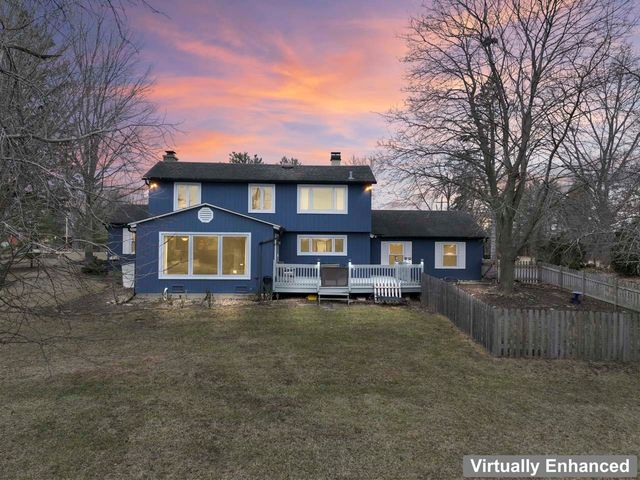 27052 W Lakeview Drive S, Lake Barrington, IL 60084