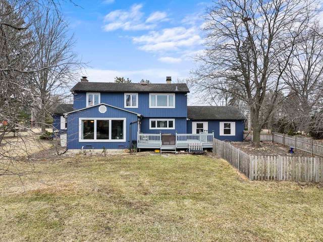 27052 W Lakeview Drive S, Lake Barrington, IL 60084