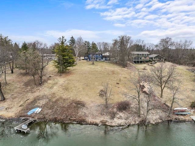 27052 W Lakeview Drive S, Lake Barrington, IL 60084