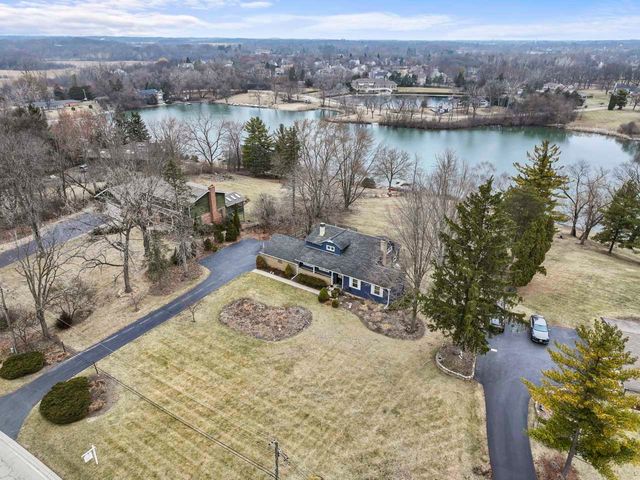 27052 W Lakeview Drive S, Lake Barrington, IL 60084