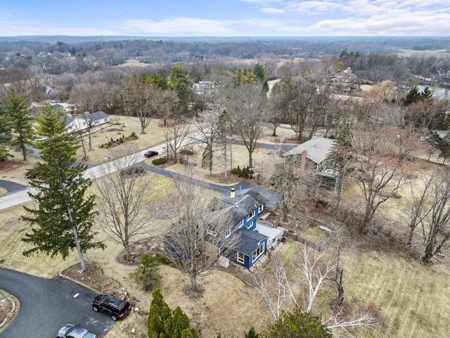 27052 W Lakeview Drive S, Lake Barrington, IL 60084