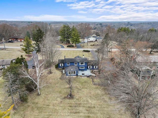 27052 W Lakeview Drive S, Lake Barrington, IL 60084