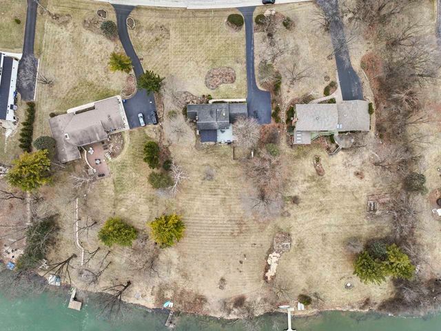 27052 W Lakeview Drive S, Lake Barrington, IL 60084