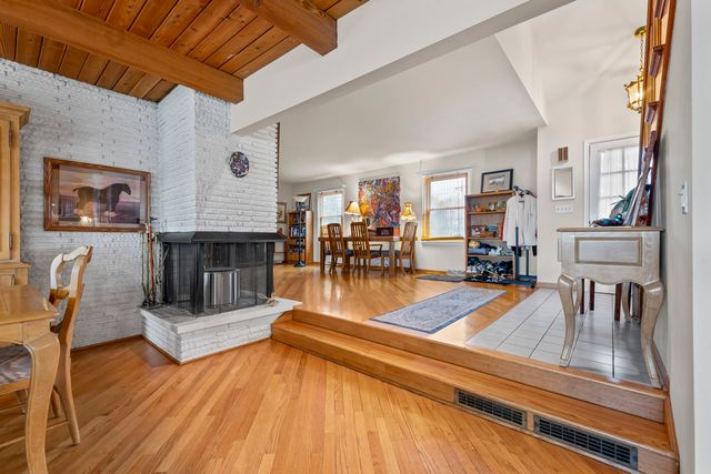 27052 W Lakeview Drive S, Lake Barrington, IL 60084