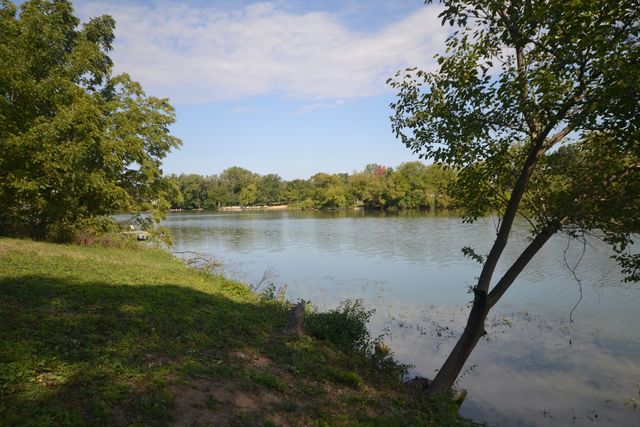 27052 W Lakeview Drive S, Lake Barrington, IL 60084