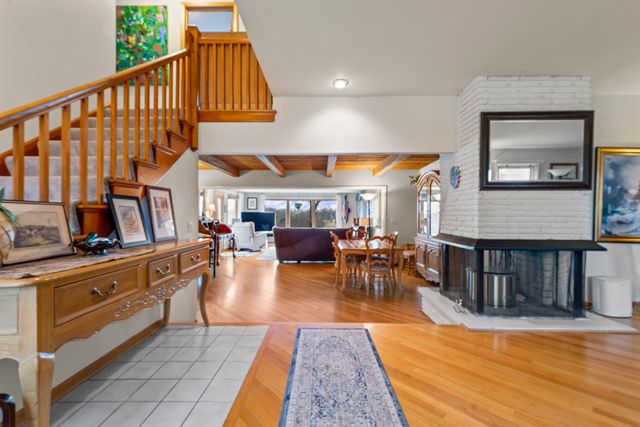 27052 W Lakeview Drive S, Lake Barrington, IL 60084