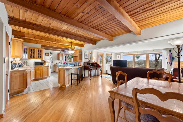 27052 W Lakeview Drive S, Lake Barrington, IL 60084