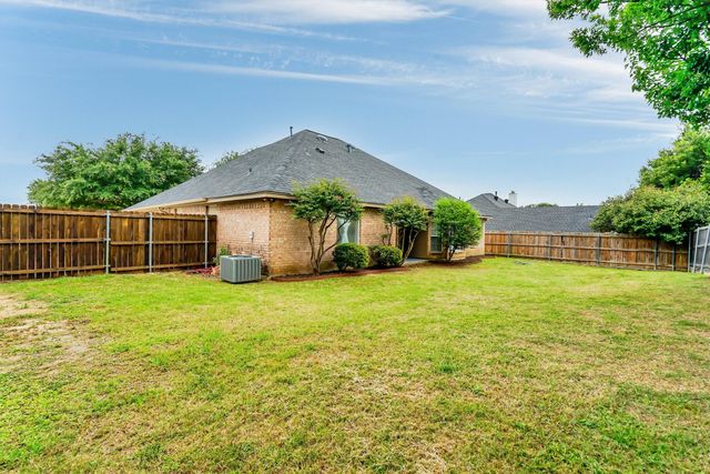 428 Shelby Drive, Burleson, TX 76028
