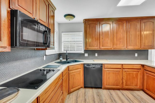 428 Shelby Drive, Burleson, TX 76028