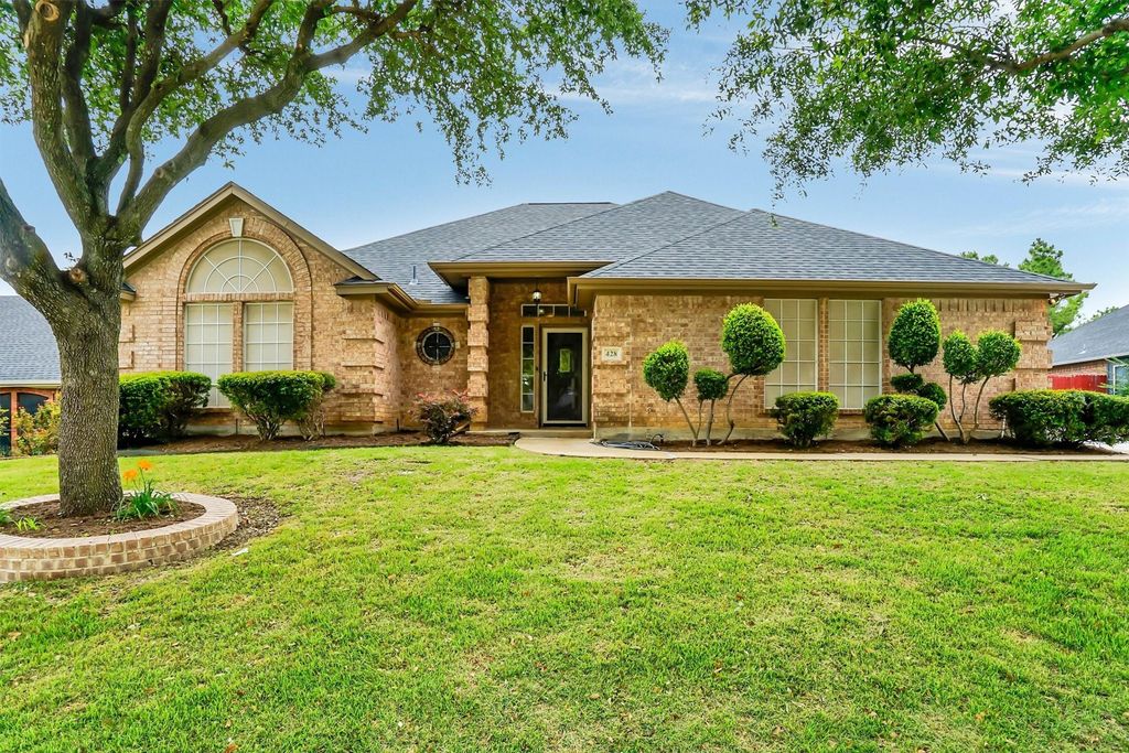 428 Shelby Drive, Burleson, TX 76028