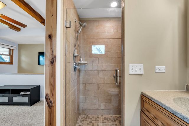 4018 Pitzen Road, Johnsburg, IL 60051