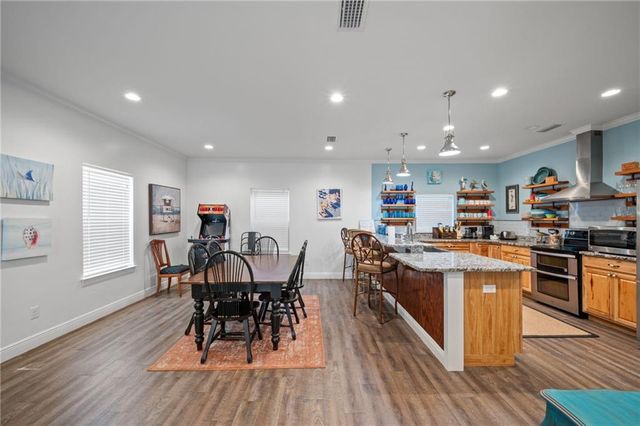 9215 Dacus Lane, Gulf Shores, AL 36542