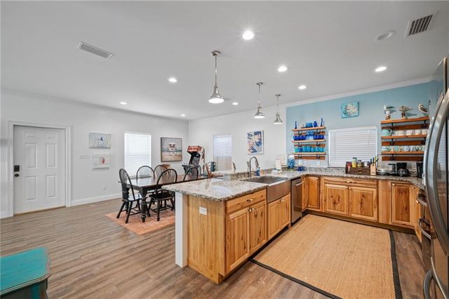 9215 Dacus Lane, Gulf Shores, AL 36542