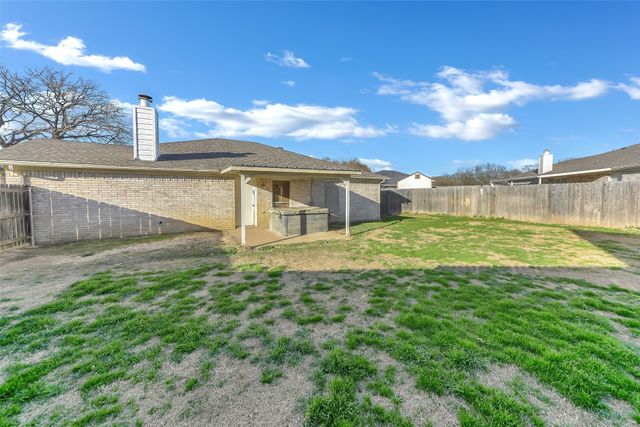 202 Lancelot Drive, Weatherford, TX 76086