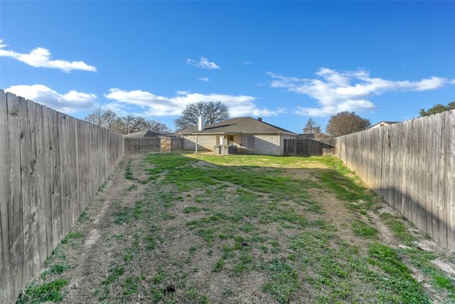 202 Lancelot Drive, Weatherford, TX 76086