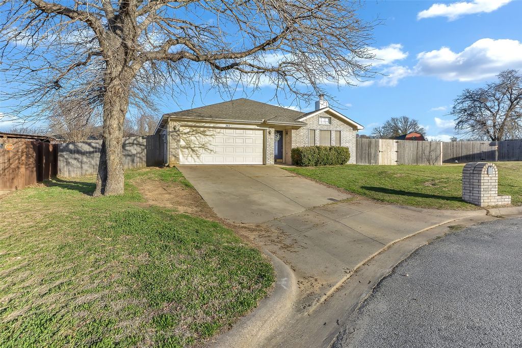 202 Lancelot Drive, Weatherford, TX 76086