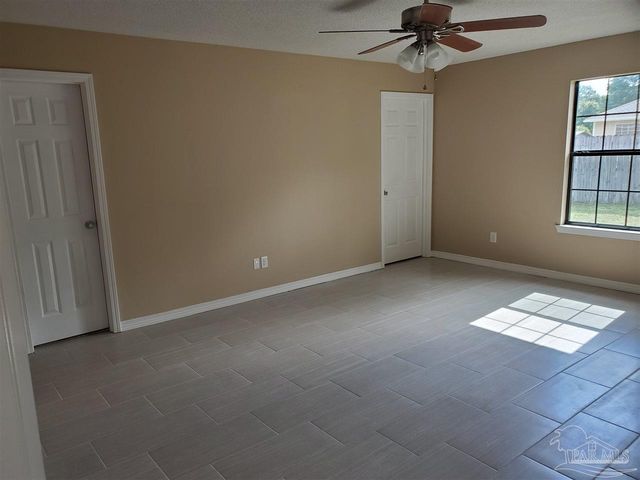 1921 Luneta St, Navarre, FL 32566