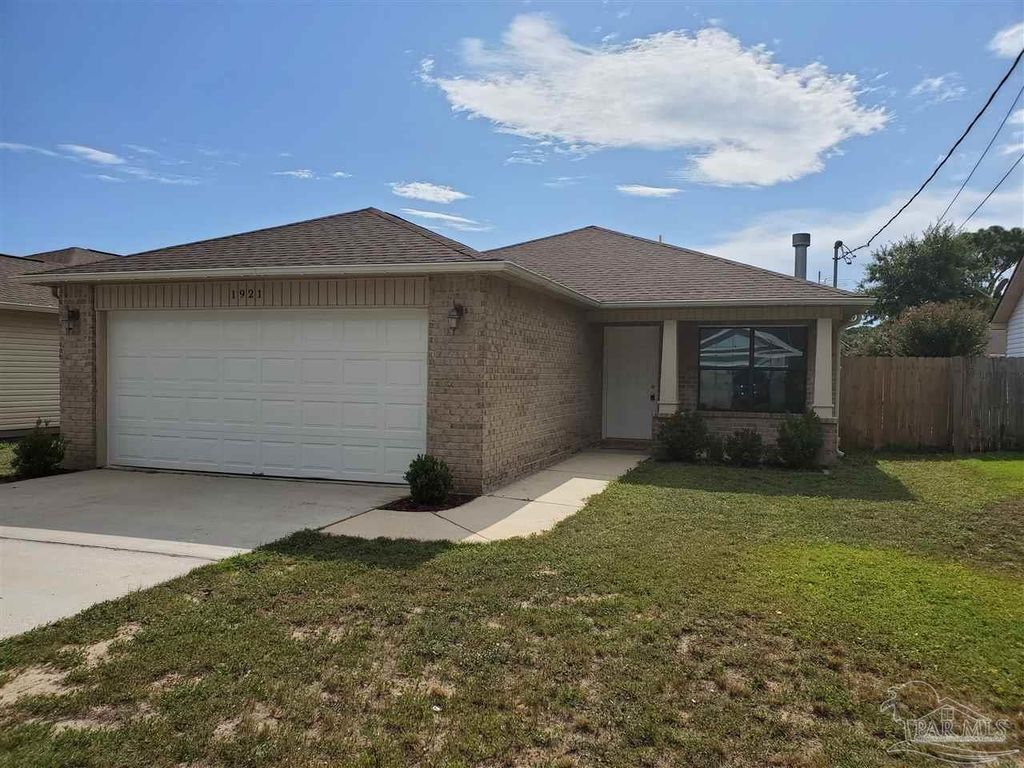 1921 Luneta St, Navarre, FL 32566