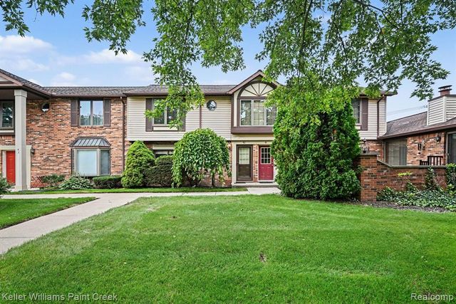 2232 London Bridge Drive, Rochester Hills, MI 48307