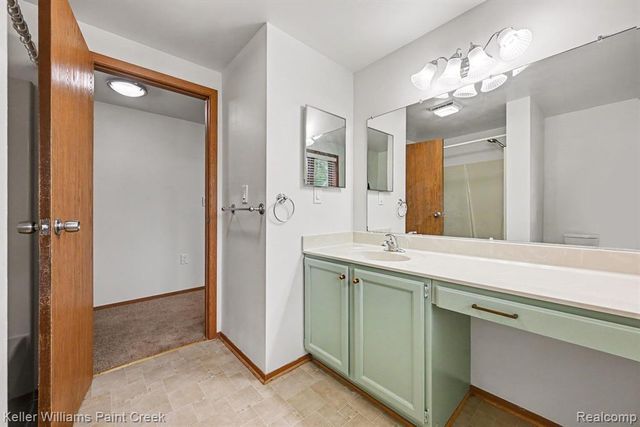 2232 London Bridge Drive, Rochester Hills, MI 48307