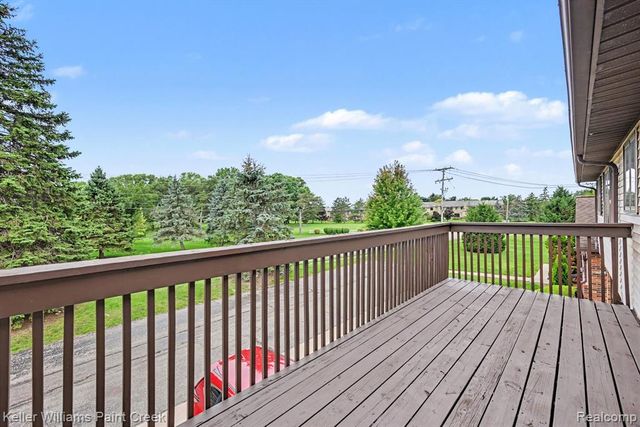 2232 London Bridge Drive, Rochester Hills, MI 48307